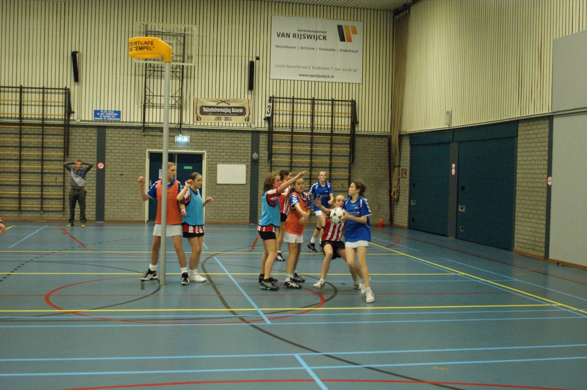 Korfbal C3  26 november-13.JPG